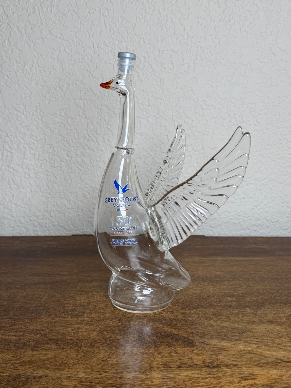 Swan-Shaped Vodka Decanter Lead-Free Hand-Blown Glass, Elegant Design Display